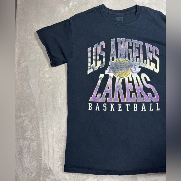 Los Angeles Lakers Ultra Game Black 100% Cotton Faded Boys T-Shirt Medium - Picture 2 of 11